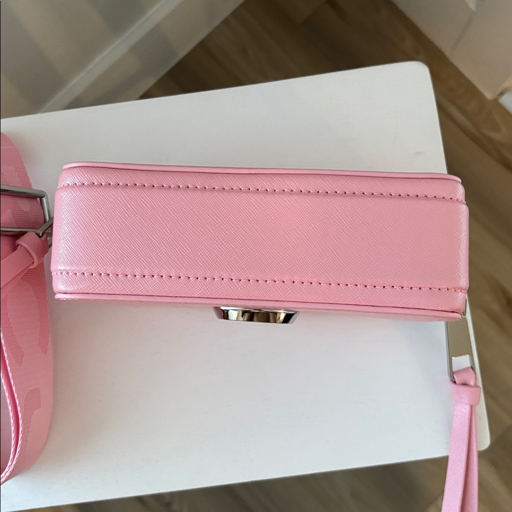 EUC Marc Jacobs The Solid Snapshot, Ribbon Pink - Picture 8 of 11